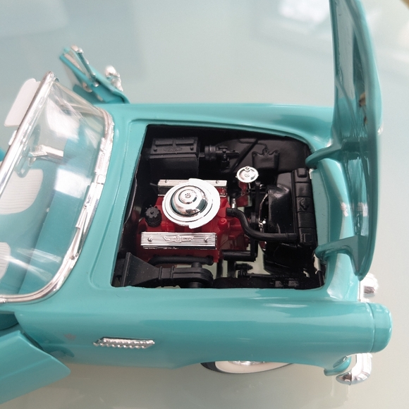 1955 Ford Thunderbird 1:18 Die Cast Model Car - Robin Egg Blue Collectible Car - Picture 9 of 14